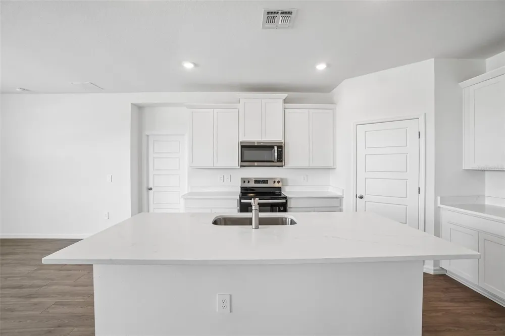 5375 CLOUDBERRY AVENUE Lakeland, FL 33811