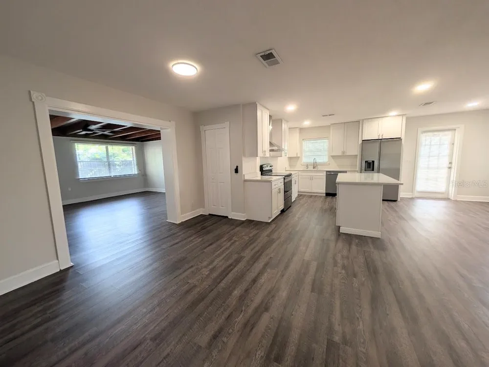 3902 W PAXTON AVENUE Tampa, FL 33611