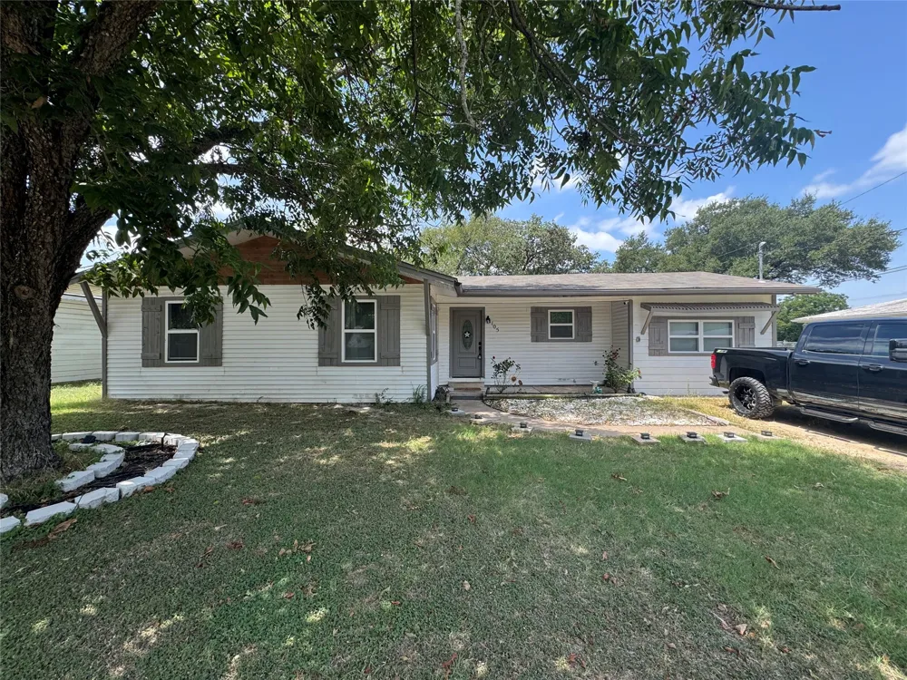105 S Lakeview Drive Lacy Lakeview, TX 76705