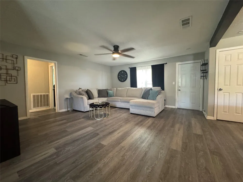 105 S Lakeview Drive Lacy Lakeview, TX 76705