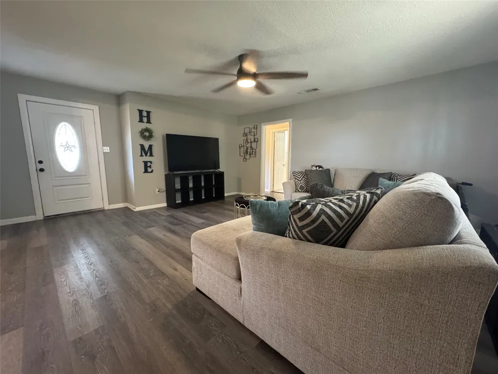 105 S Lakeview Drive Lacy Lakeview, TX 76705