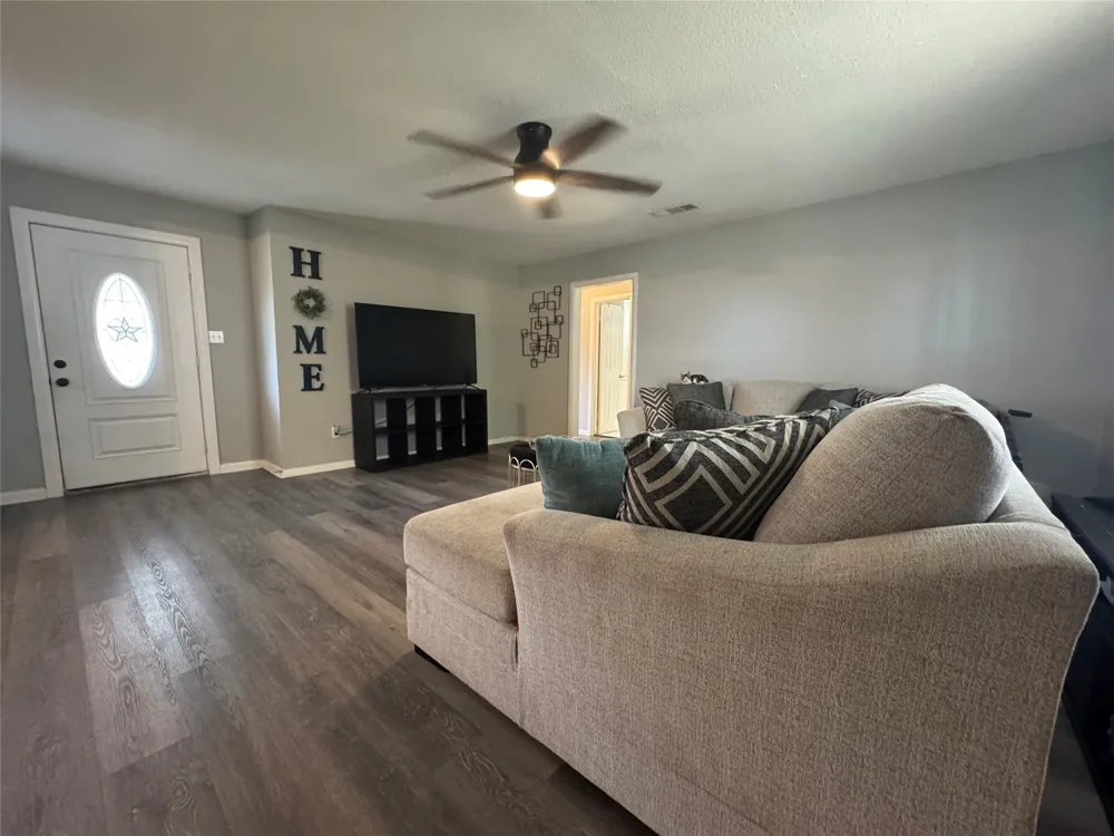 105 S Lakeview Drive Lacy Lakeview, TX 76705