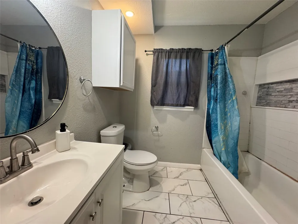 105 S Lakeview Drive Lacy Lakeview, TX 76705