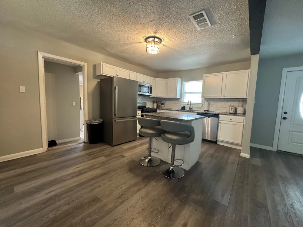 105 S Lakeview Drive Lacy Lakeview, TX 76705