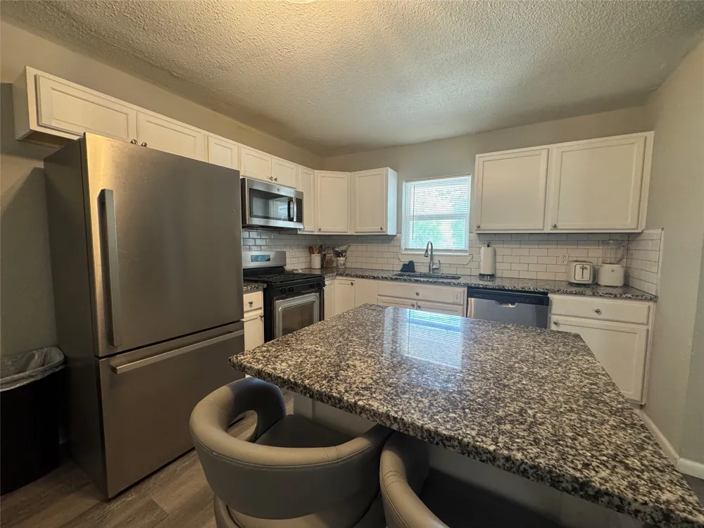 105 S Lakeview Drive Lacy Lakeview, TX 76705