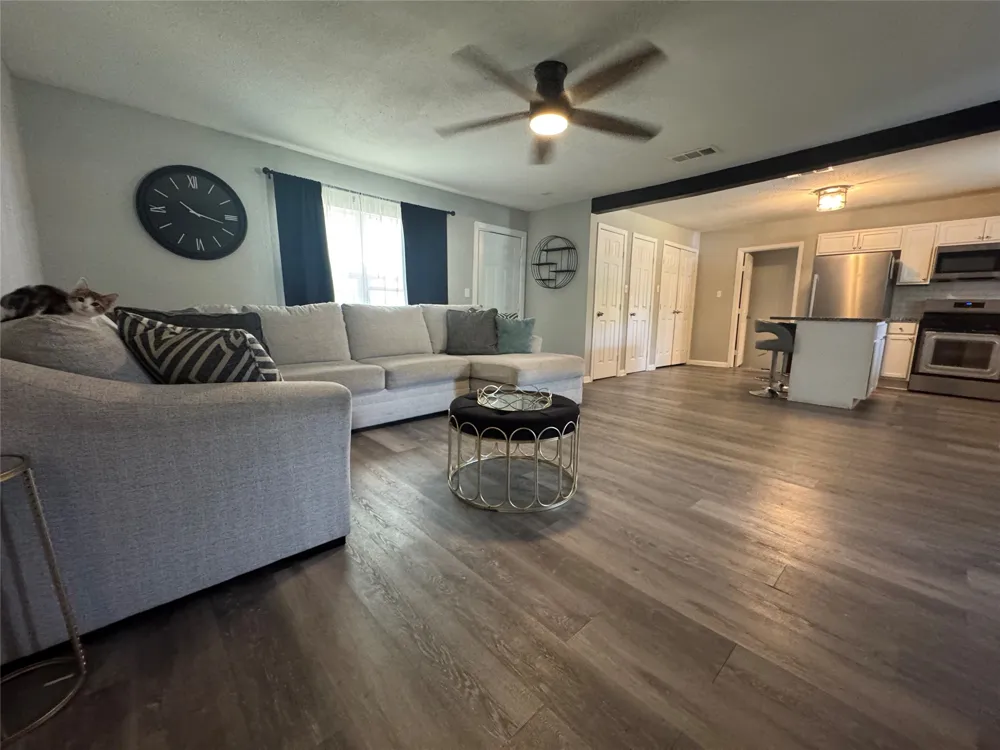 105 S Lakeview Drive Lacy Lakeview, TX 76705