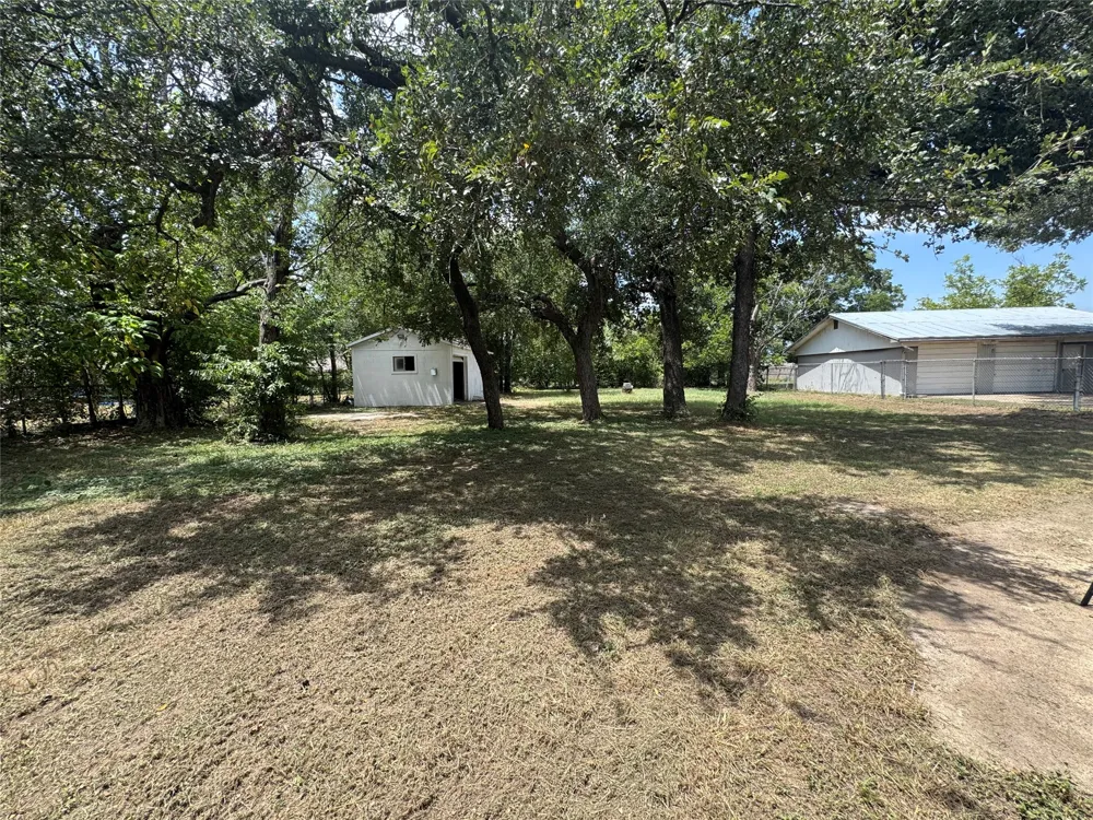 105 S Lakeview Drive Lacy Lakeview, TX 76705