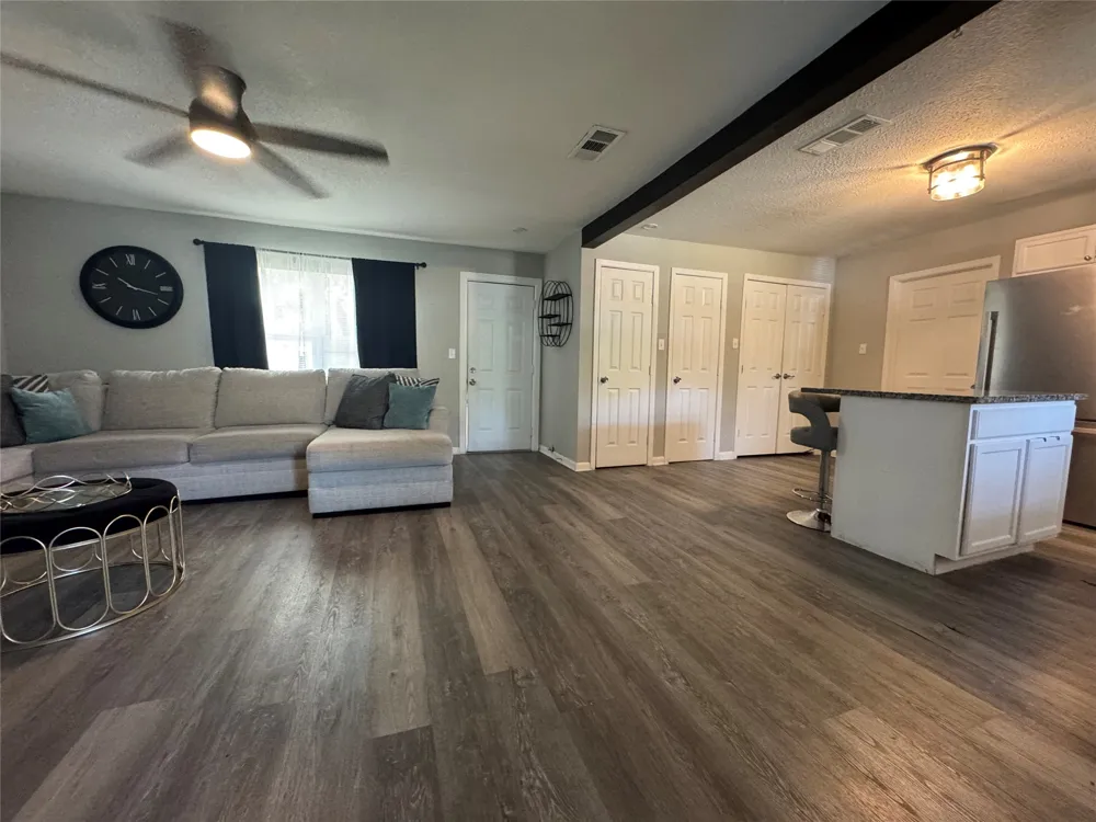 105 S Lakeview Drive Lacy Lakeview, TX 76705