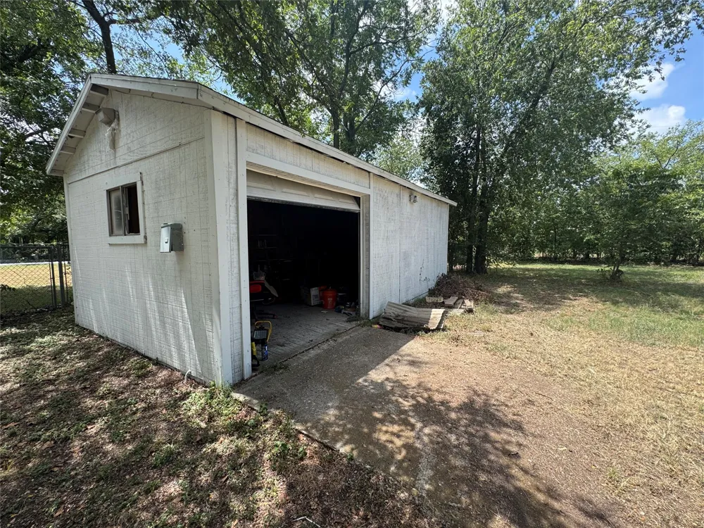 105 S Lakeview Drive Lacy Lakeview, TX 76705