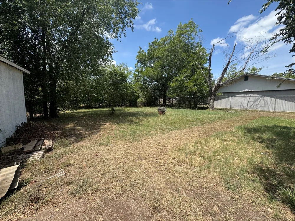 105 S Lakeview Drive Lacy Lakeview, TX 76705