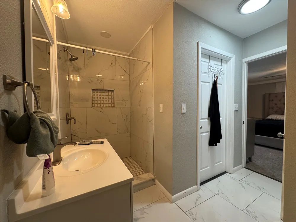 105 S Lakeview Drive Lacy Lakeview, TX 76705
