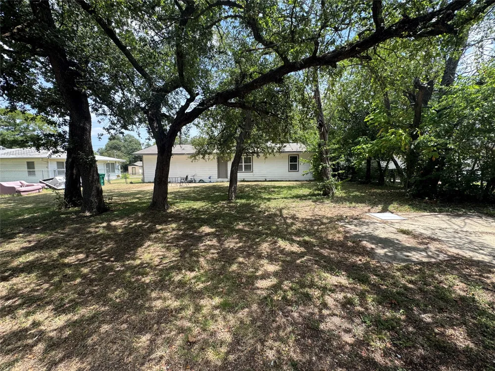 105 S Lakeview Drive Lacy Lakeview, TX 76705