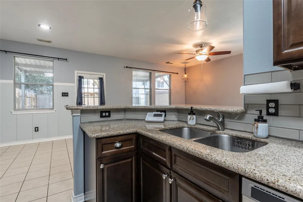 336 Capella Oaks Lane Dickinson, TX 77539