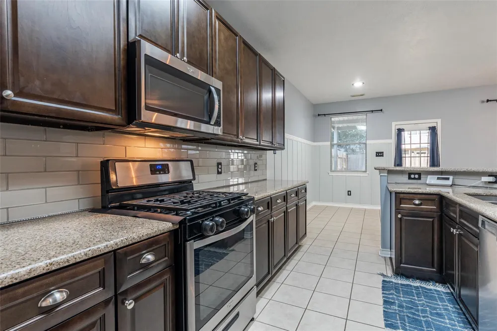 336 Capella Oaks Lane Dickinson, TX 77539