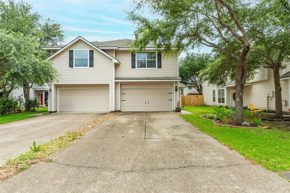 336 Capella Oaks Lane Dickinson, TX 77539