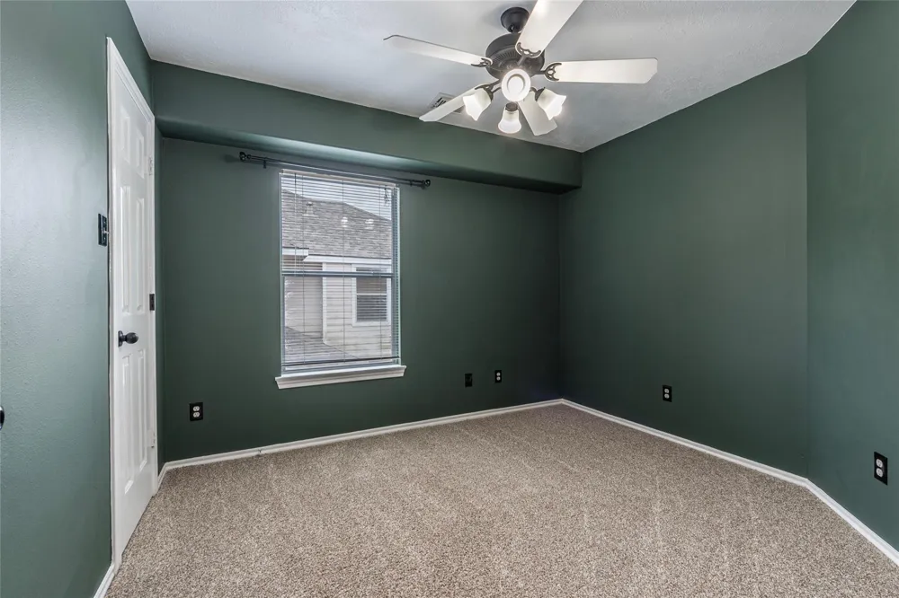 336 Capella Oaks Lane Dickinson, TX 77539