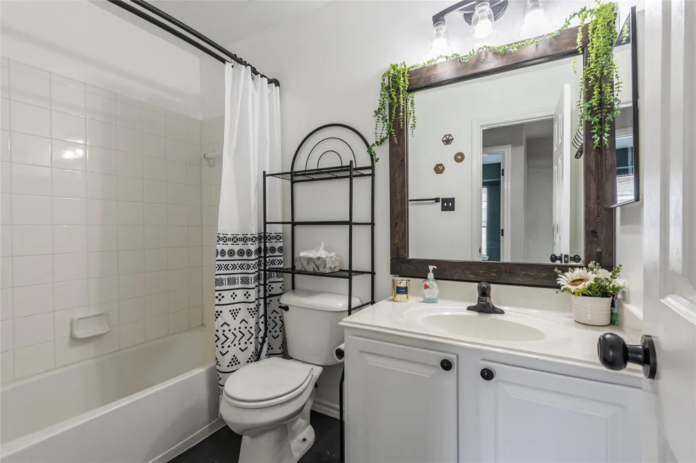 336 Capella Oaks Lane Dickinson, TX 77539