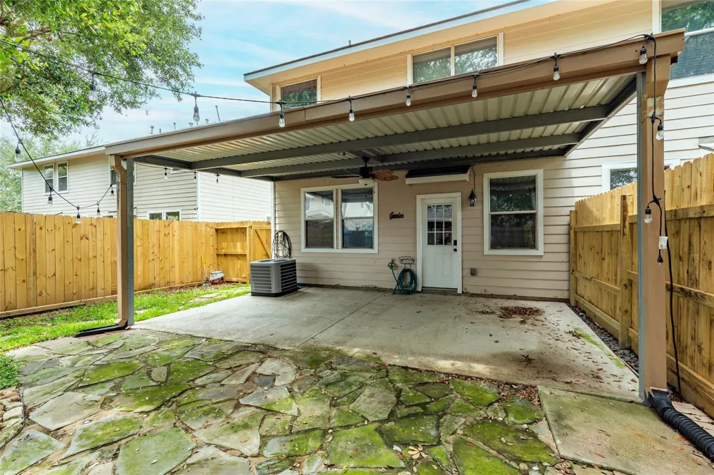 336 Capella Oaks Lane Dickinson, TX 77539