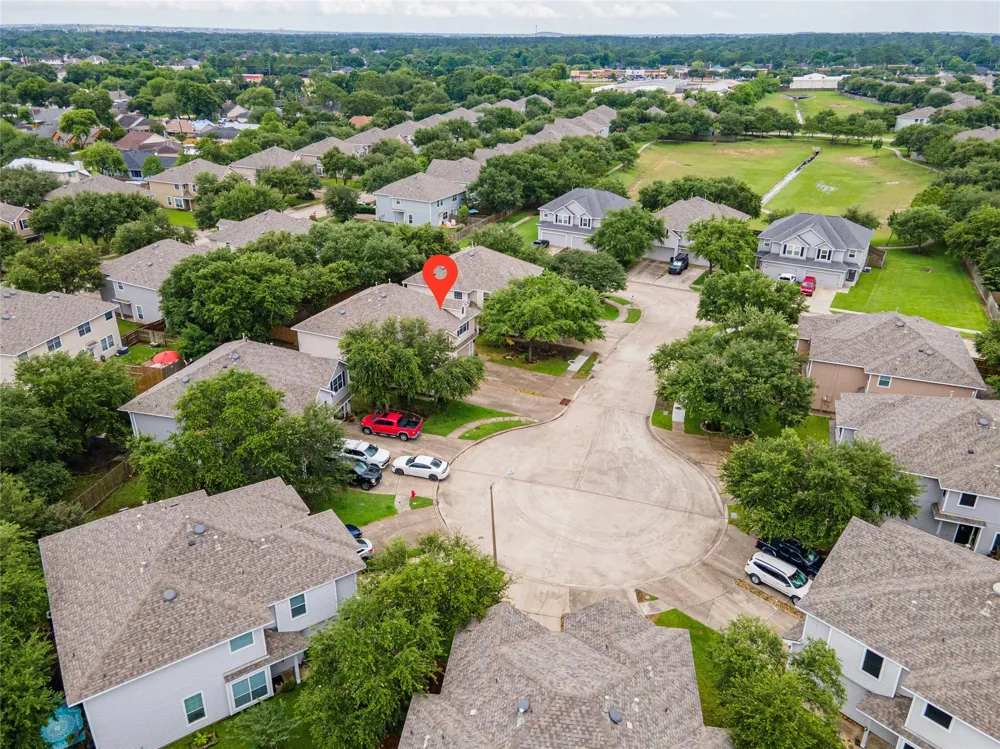 336 Capella Oaks Lane Dickinson, TX 77539