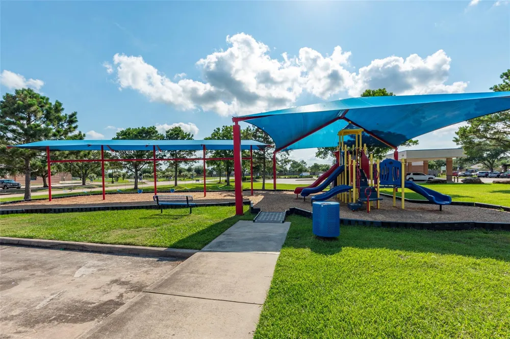 336 Capella Oaks Lane Dickinson, TX 77539