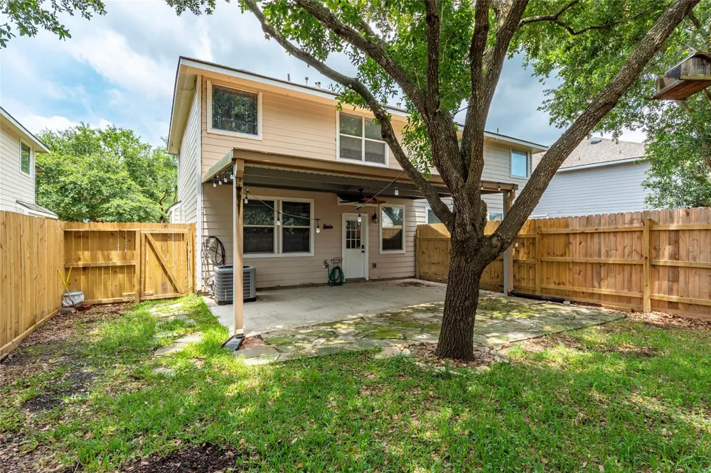 336 Capella Oaks Lane Dickinson, TX 77539
