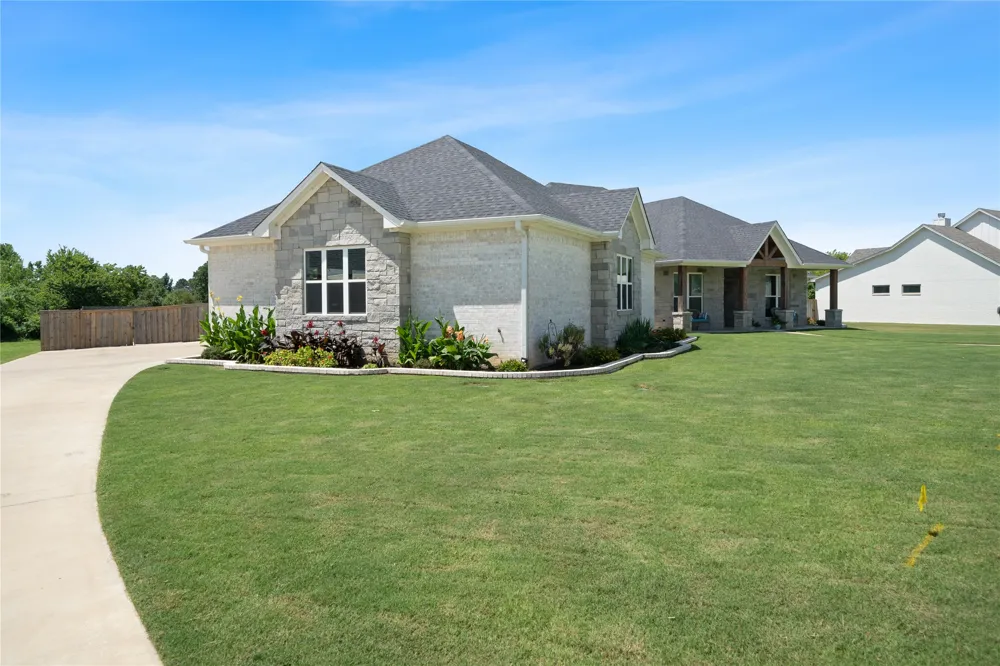 219 White N Gail Lane Bullard, TX 75757