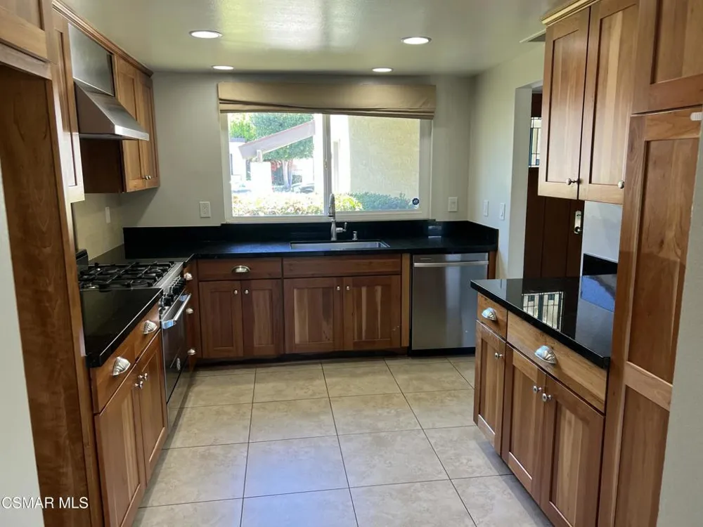 176 Shamrock Court Newbury Park, CA 91320