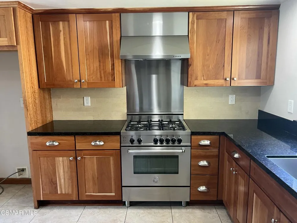 176 Shamrock Court Newbury Park, CA 91320