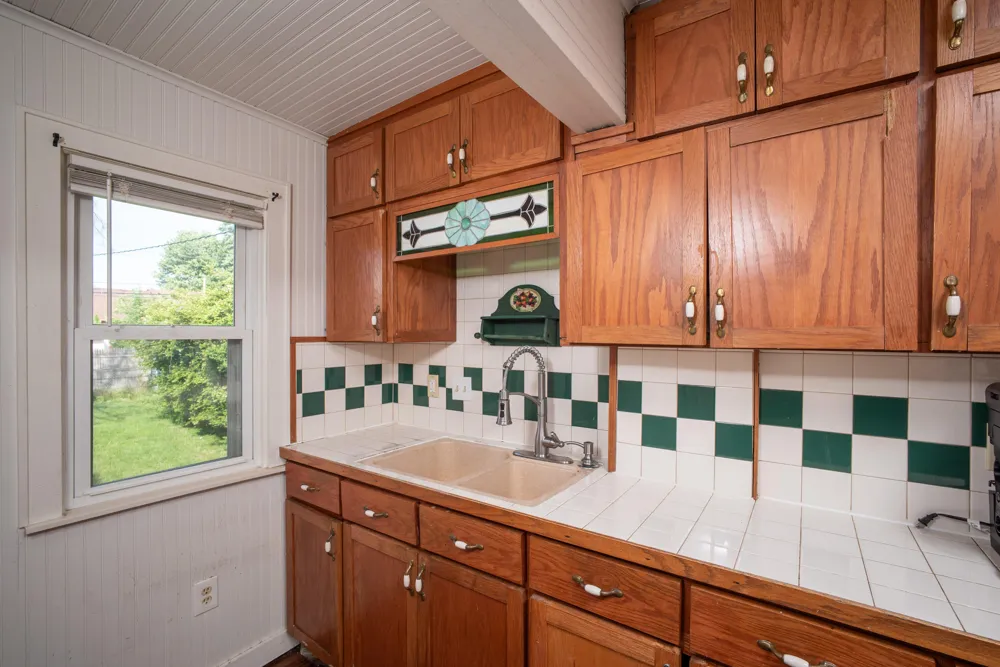 28760 Victor Street Roseville, MI 48066