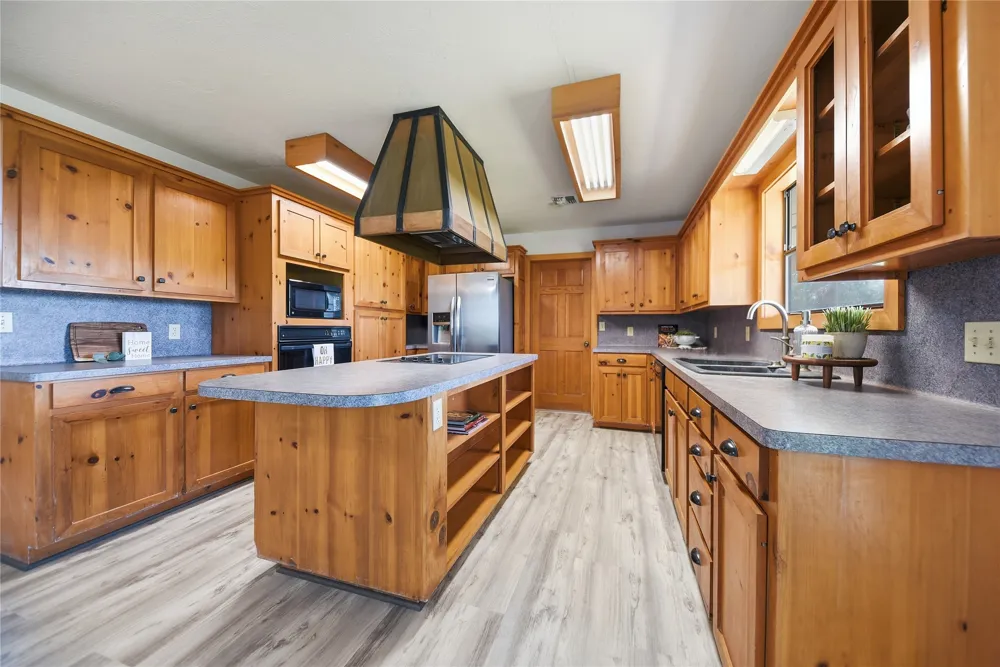 3090 Old Navasota Road Brenham, TX 77833