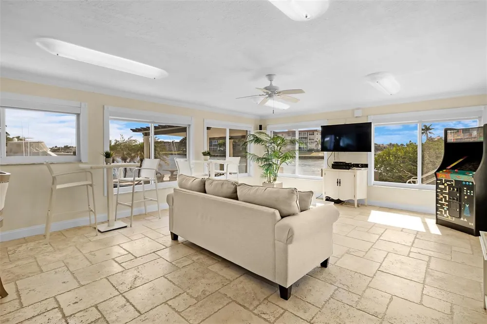 1160 Hillsboro Mile #903 Hillsboro Beach, FL 33062