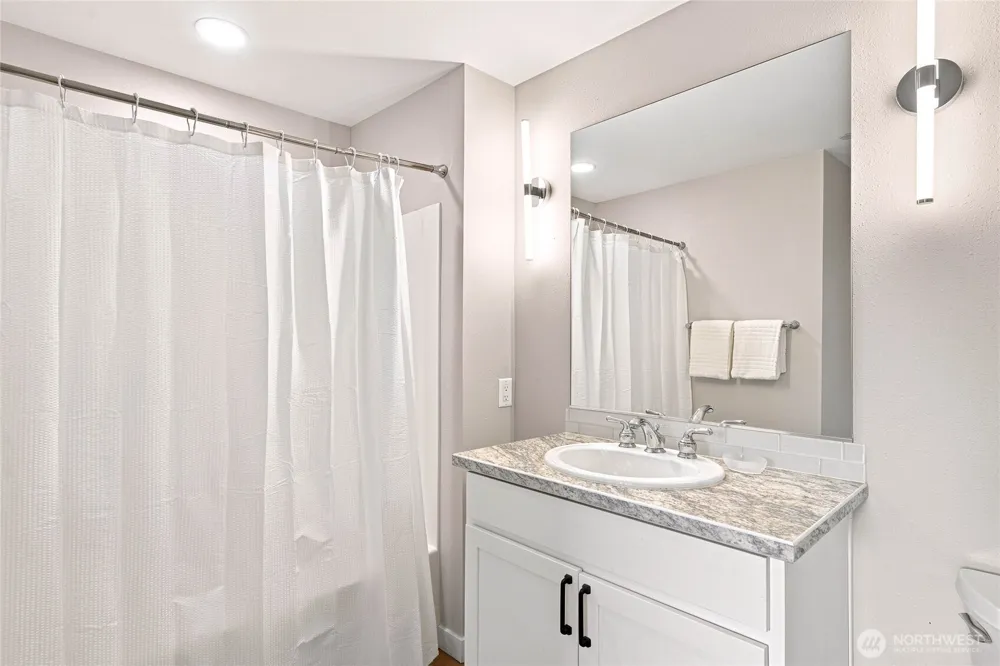 2220 W Woodin #105 Chelan, WA 98816