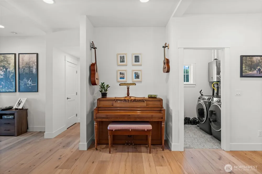 41 E Blackwell Street Allyn, WA 98524