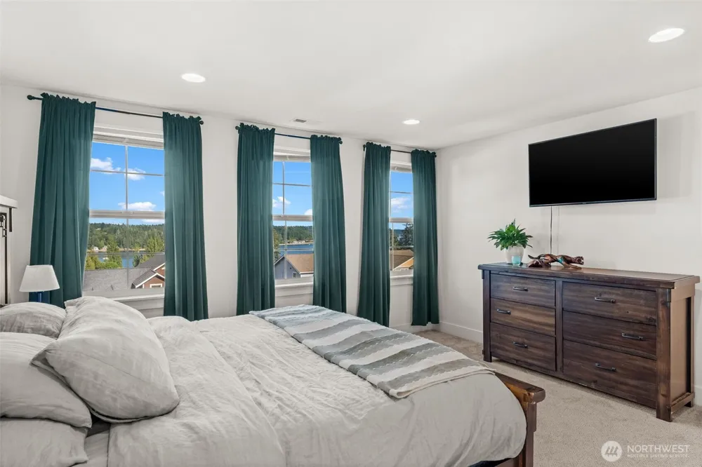 41 E Blackwell Street Allyn, WA 98524