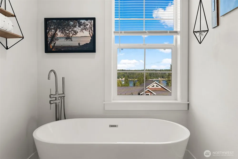 41 E Blackwell Street Allyn, WA 98524