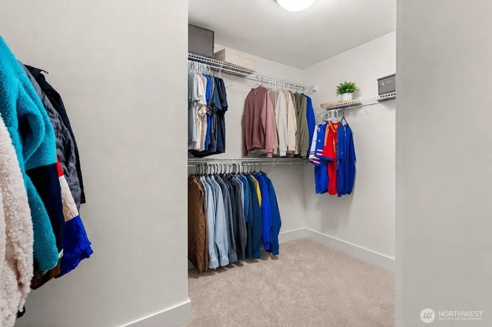 41 E Blackwell Street Allyn, WA 98524
