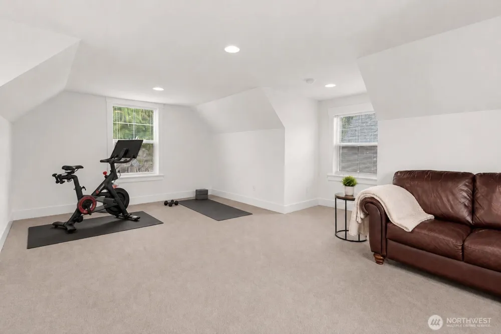 41 E Blackwell Street Allyn, WA 98524