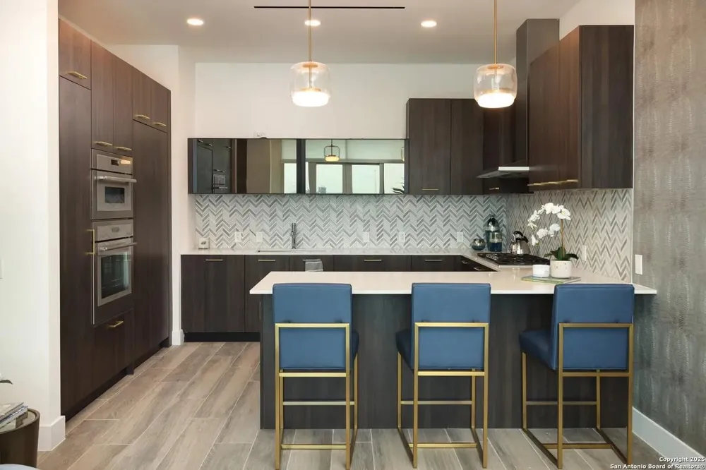 123 Lexington Avenue #1210 San Antonio, TX 78205