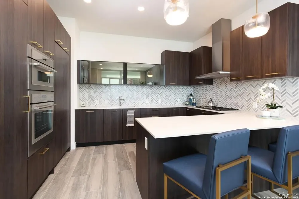 123 Lexington Avenue #1210 San Antonio, TX 78205