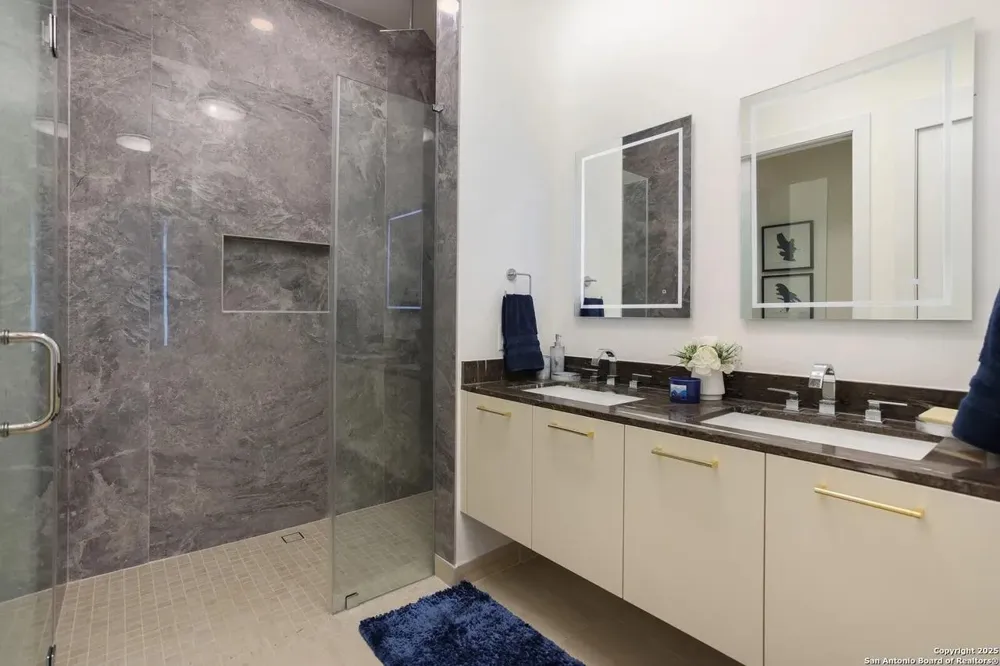 123 Lexington Avenue #1210 San Antonio, TX 78205