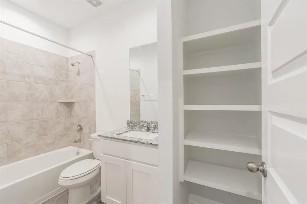 2209 Laurel Bloom Ln Sealy, TX 77474