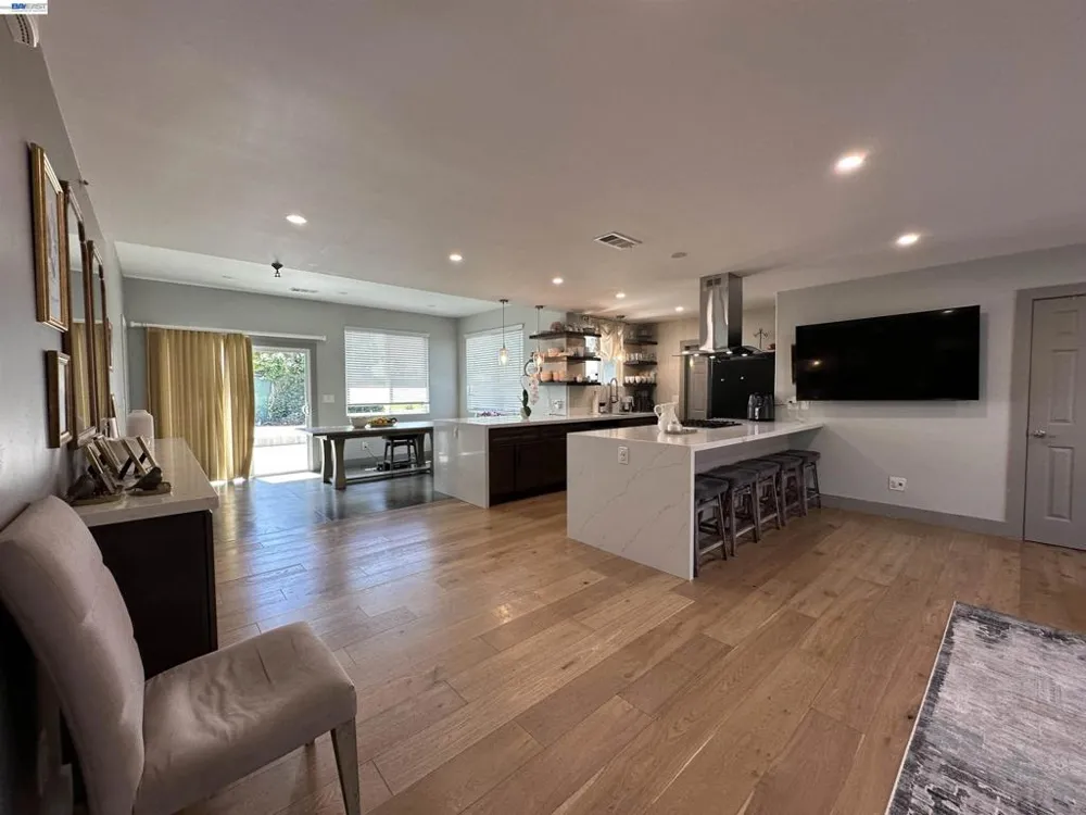 1220 ESSER AVE San Leandro, CA 94579