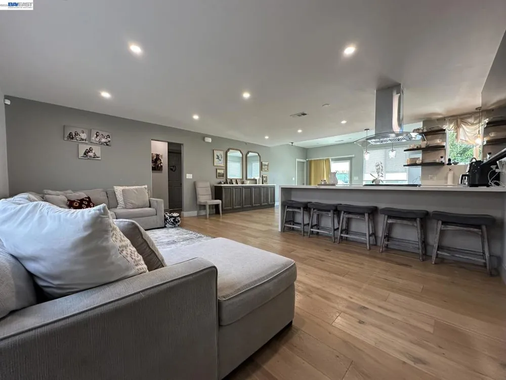 1220 ESSER AVE San Leandro, CA 94579