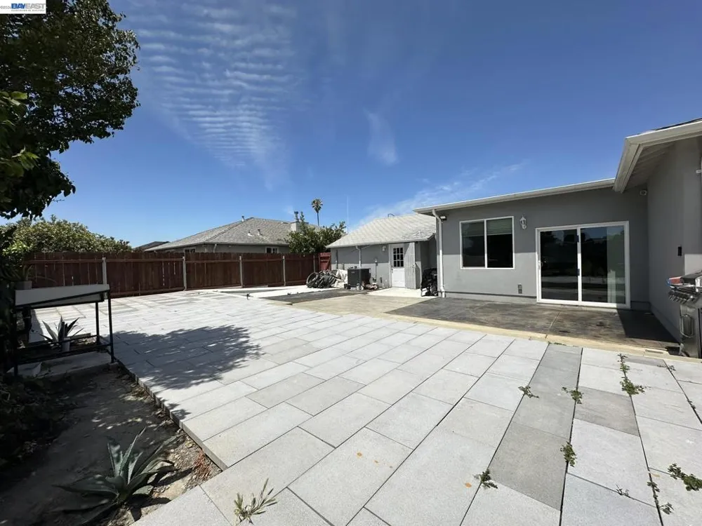 1220 ESSER AVE San Leandro, CA 94579