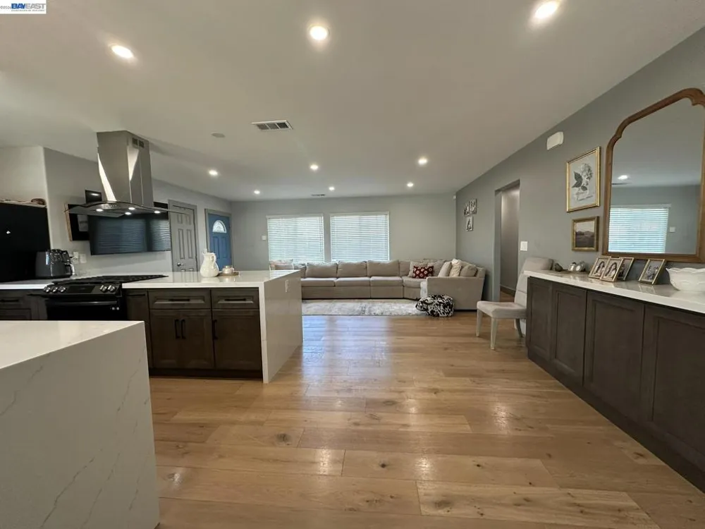 1220 ESSER AVE San Leandro, CA 94579