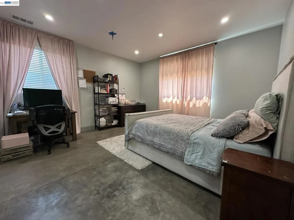 1220 ESSER AVE San Leandro, CA 94579