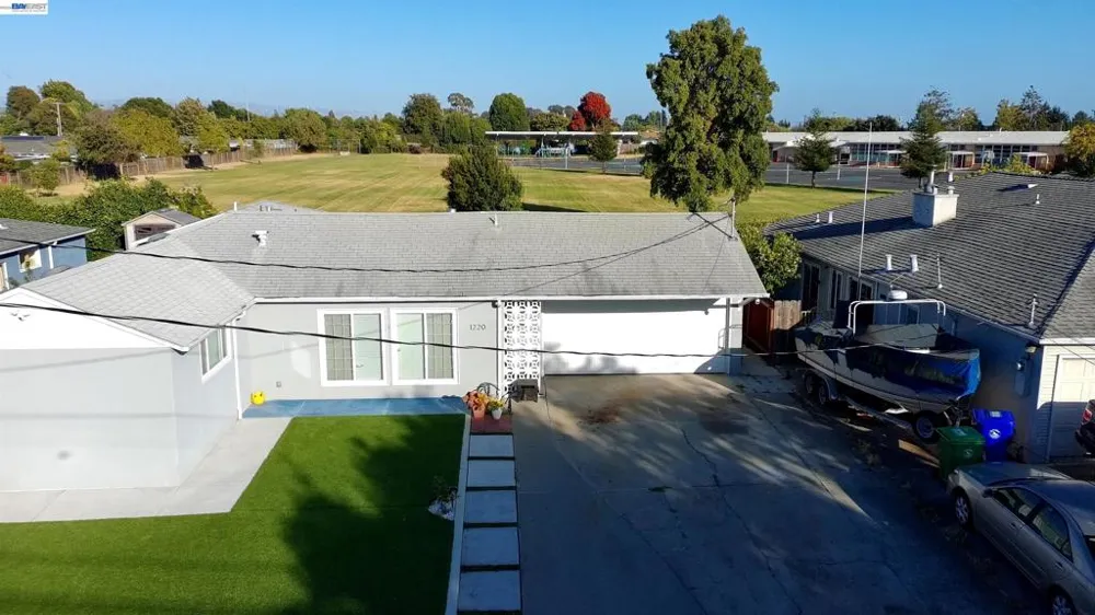 1220 ESSER AVE San Leandro, CA 94579