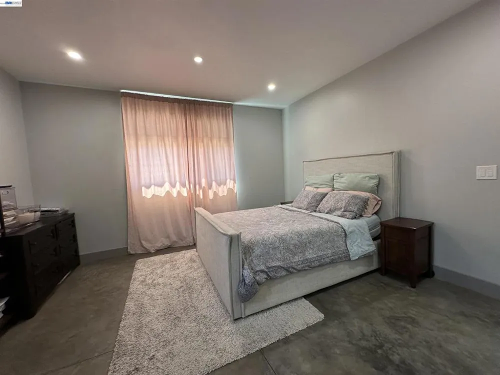 1220 ESSER AVE San Leandro, CA 94579