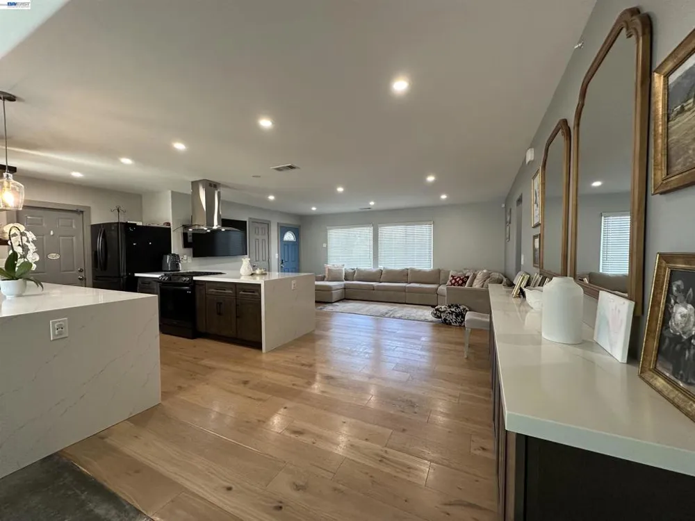 1220 ESSER AVE San Leandro, CA 94579