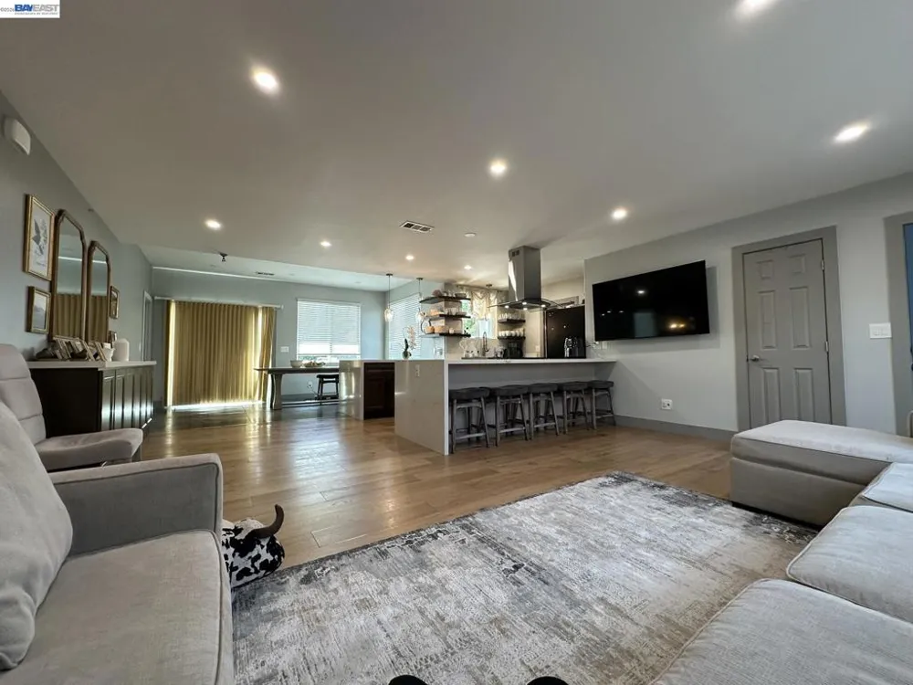 1220 ESSER AVE San Leandro, CA 94579